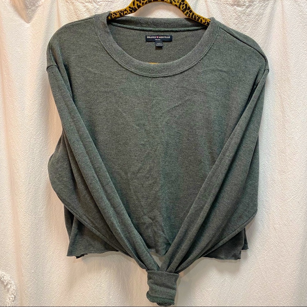 ✨2/$15 mix & match✨ Brandy Melville Crop Sweater